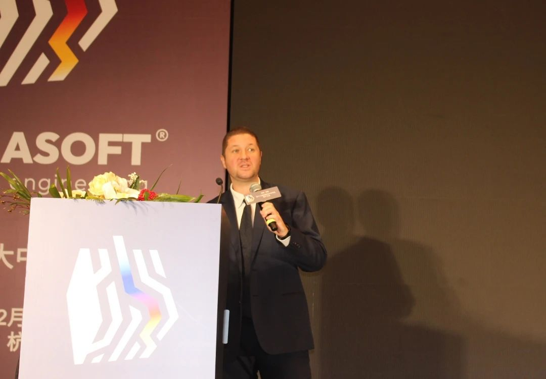 邁格碼新加坡總經(jīng)理 Mr.Jan Eilers 以《MAGMASOFT®&ECONOMICS》為題作報(bào)告