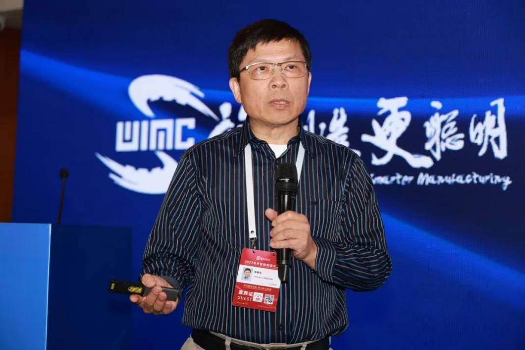 加拿大工程院院士、廣州大學(xué)人工智能研究院院長楊春生教授作報(bào)告
